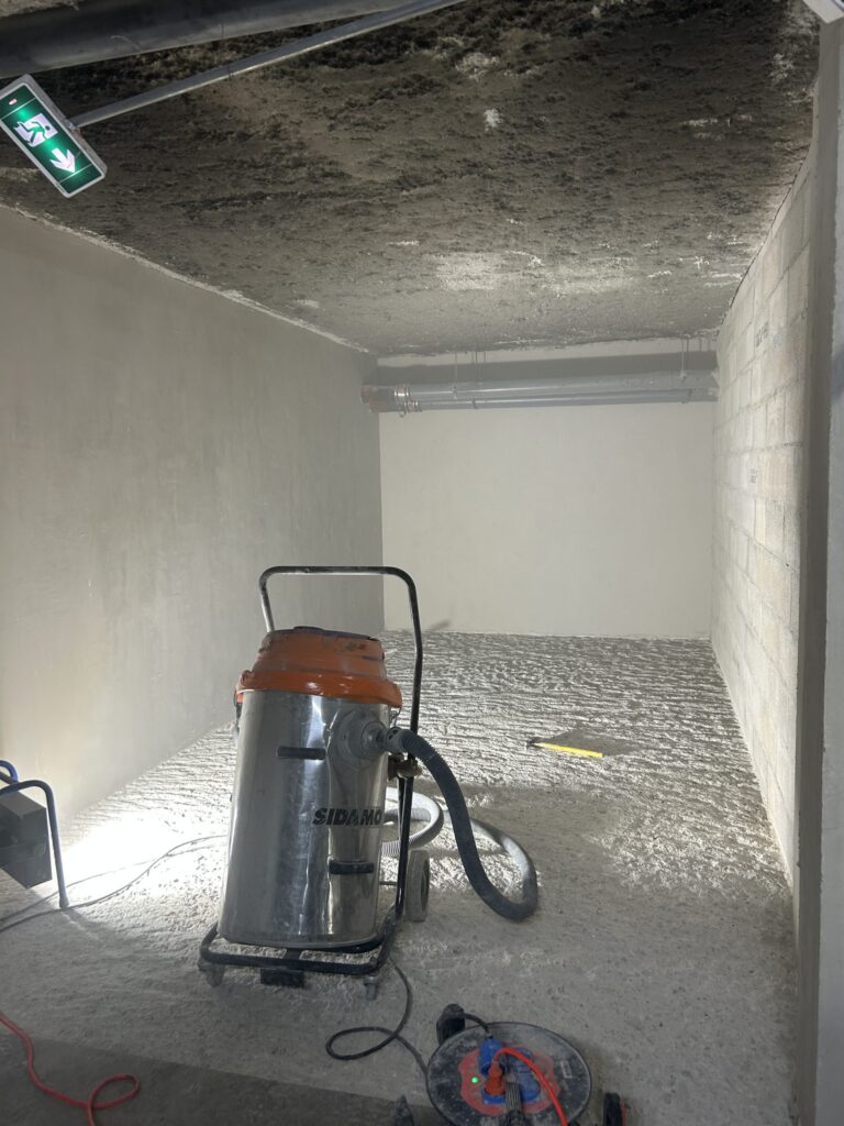 Garage en cours de remise en état