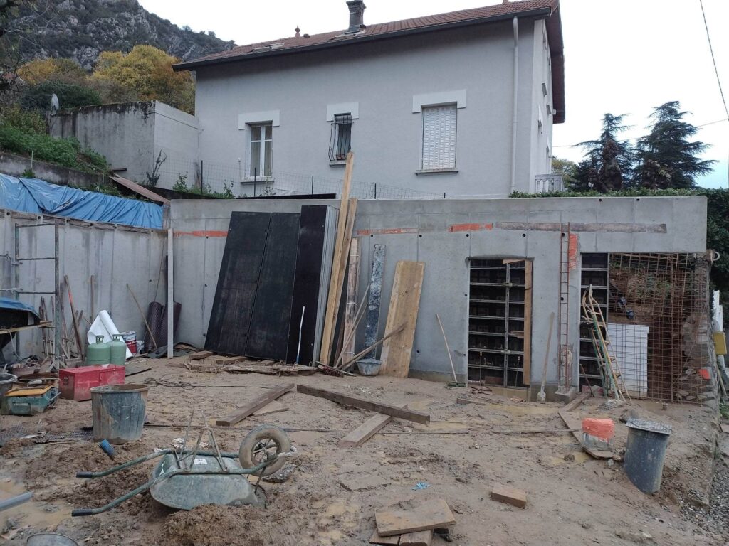 Garage décoffré, chantier sécurisé