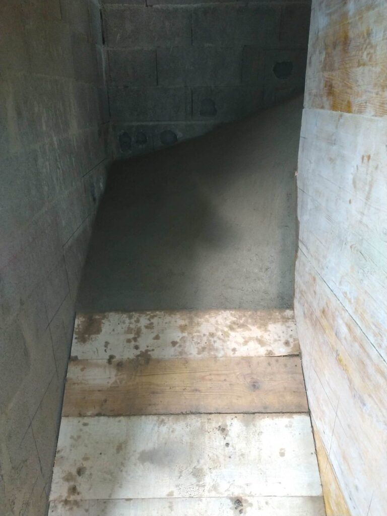 Escalier balancé décoffré, sous-face régulière