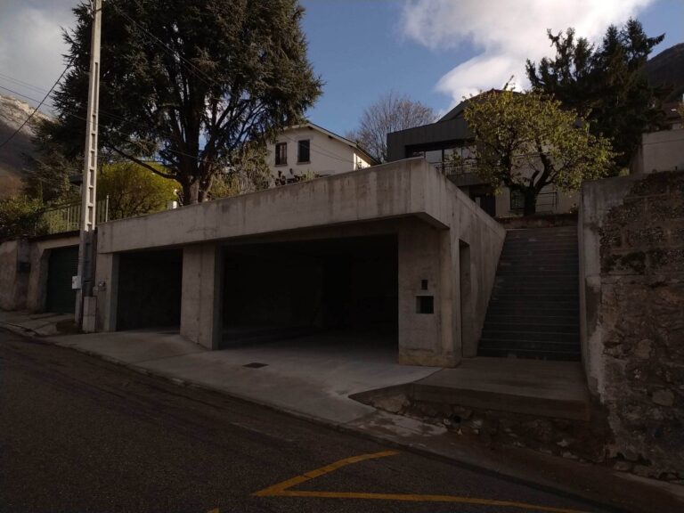 Garage double et toiture-terrasse à végétaliser