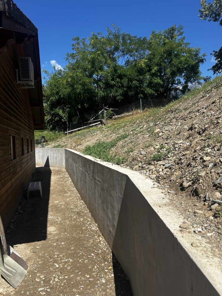 Mur de soutènement enduit de 20 mètres à Tencin