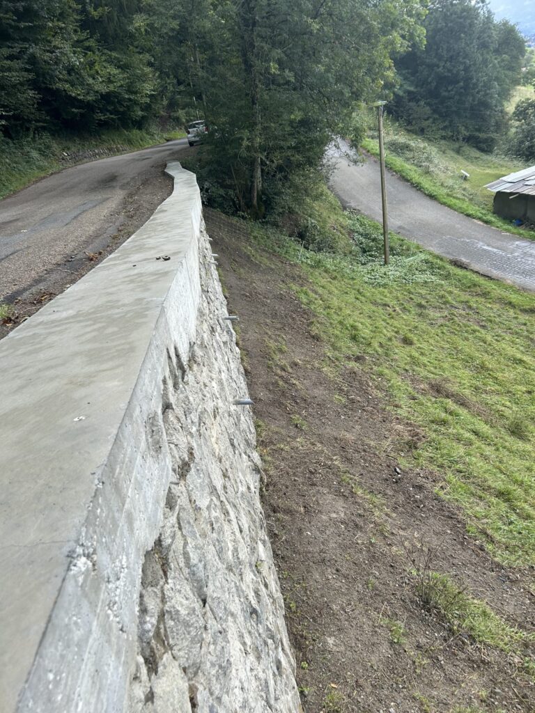 Couronnement en béton du deuxième mur