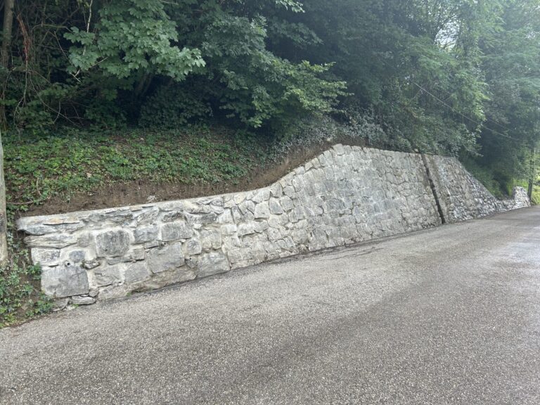 Troisième mur en pierre après reprise des maçonneries