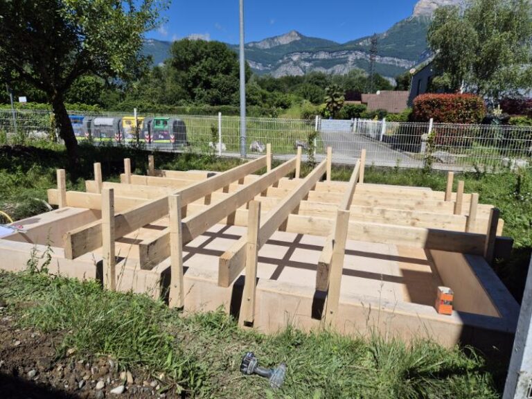 Coffrages en place avant le coulage du béton