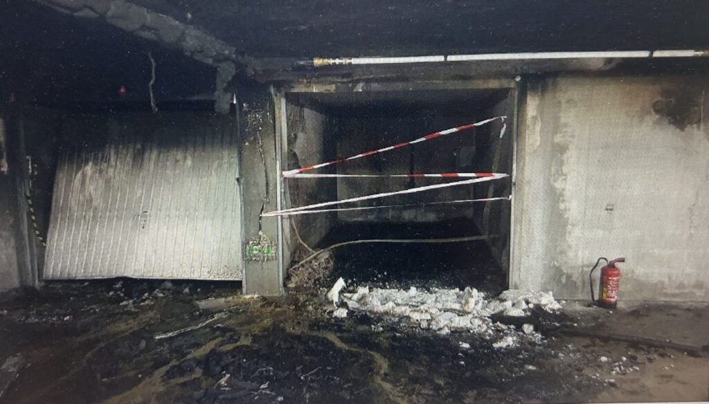 Second garage incendié au sous-sol de l'immeuble