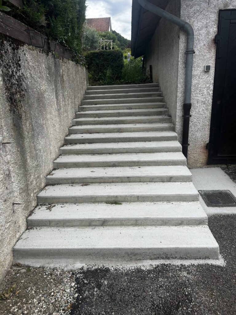 Marches de 8 cm adaptées aux personnes à mobilité réduite