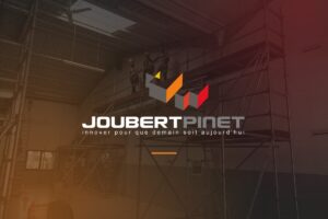 Logo Joubert Pinet sur un chantier de maçonnerie en Isère
